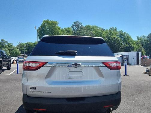 Silver Ice Metallic 2020 Chevrolet Traverse LS