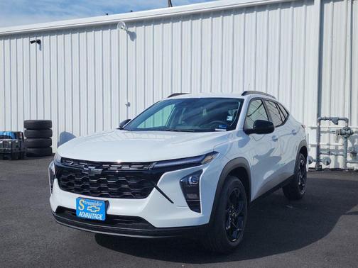Summit White 2026 Chevrolet Trax LT