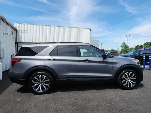 Carbonized Gray Metallic 2022 Ford Explorer ST-Line