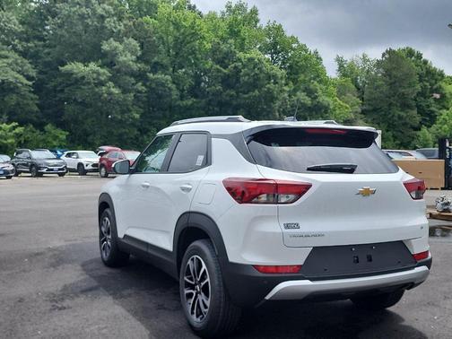 Summit White 2026 Chevrolet Trailblazer LT
