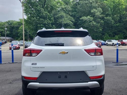 Summit White 2026 Chevrolet Trailblazer LT