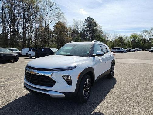 Summit White 2026 Chevrolet Trailblazer LT