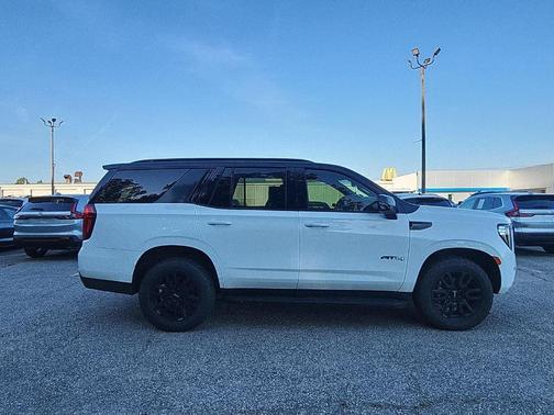 Summit White 2021 GMC Yukon AT4