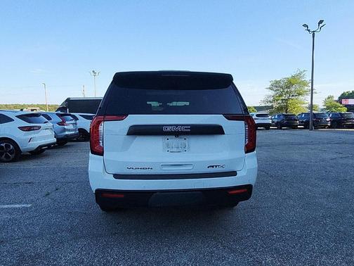 Summit White 2021 GMC Yukon AT4