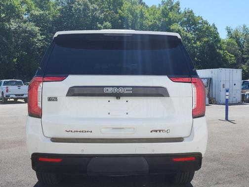 Summit White 2021 GMC Yukon AT4