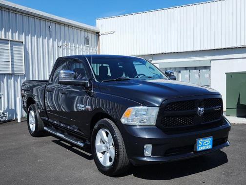 Brilliant Black Crystal Pearlcoat 2015 RAM 1500 Tradesman/Express