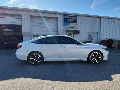 Platinum White Pearl 2022 Honda Accord Hybrid Sport