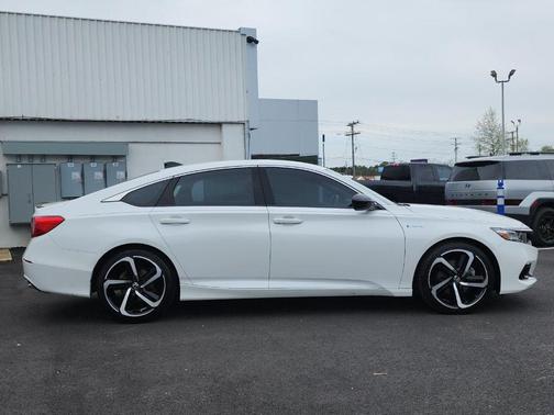 Platinum White Pearl 2022 Honda Accord Hybrid Sport