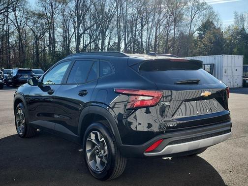 Mosaic Black Metallic 2026 Chevrolet Trax LT