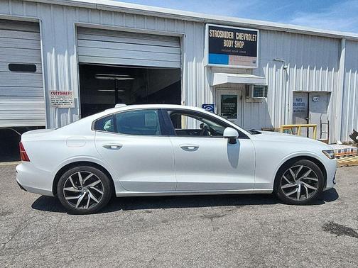 Crystal White Pearl Metallic 2020 Volvo S60 T5 Momentum