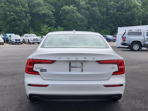 Crystal White Pearl Metallic 2020 Volvo S60 T5 Momentum
