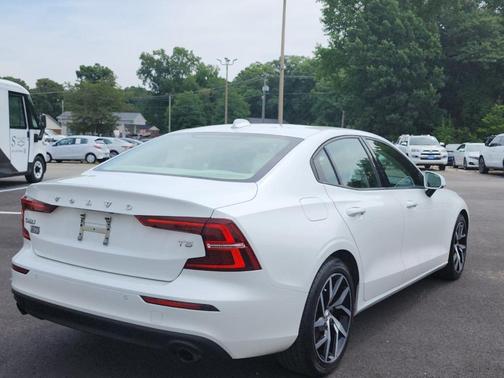 Crystal White Pearl Metallic 2020 Volvo S60 T5 Momentum