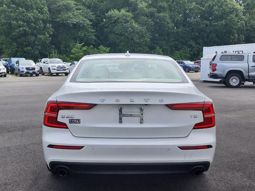 Crystal White Pearl Metallic 2020 Volvo S60 T5 Momentum