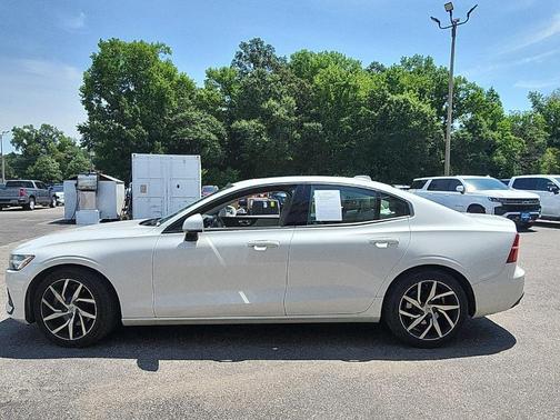 Crystal White Pearl Metallic 2020 Volvo S60 T5 Momentum