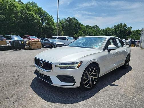 Crystal White Pearl Metallic 2020 Volvo S60 T5 Momentum