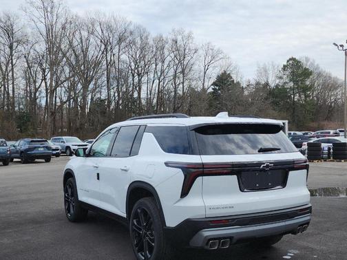 Summit White 2026 Chevrolet Traverse LT