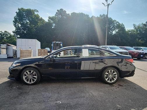 Midnight Black Metallic 2019 Toyota Avalon XLE