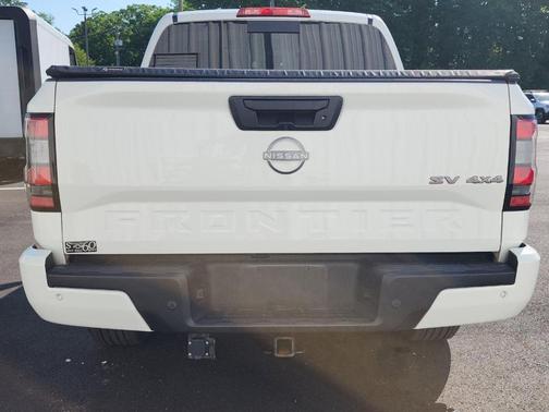 Glacier White 2023 Nissan Frontier SV
