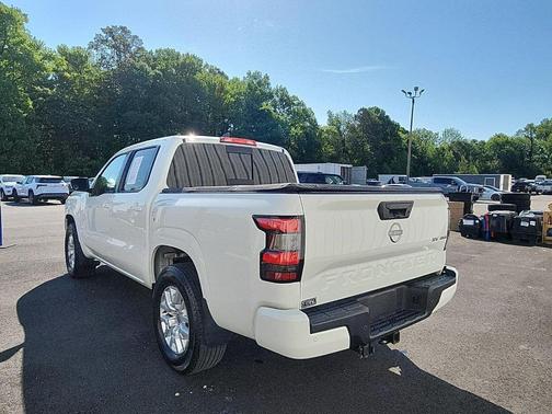 Glacier White 2023 Nissan Frontier SV