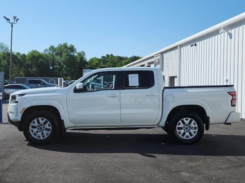 Glacier White 2023 Nissan Frontier SV