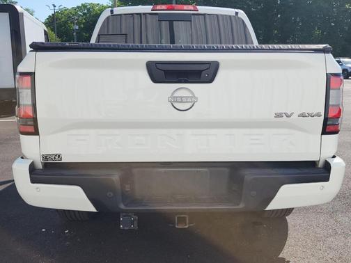 Glacier White 2023 Nissan Frontier SV
