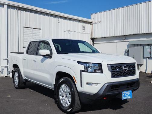 Glacier White 2023 Nissan Frontier SV