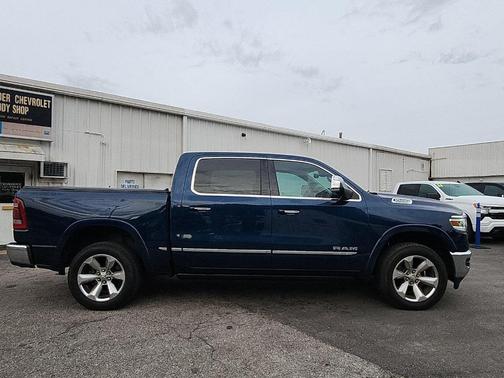 Patriot Blue Pearlcoat 2022 RAM 1500 Limited