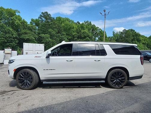 Summit White 2022 Chevrolet Suburban Z71