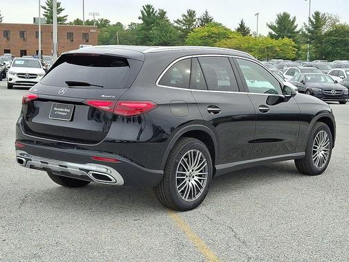 Obsidian Black Metallic 2026 Mercedes-Benz GLC 300 Base 4MATIC