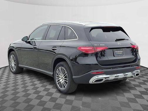 Obsidian Black Metallic 2026 Mercedes-Benz GLC 300 Base 4MATIC
