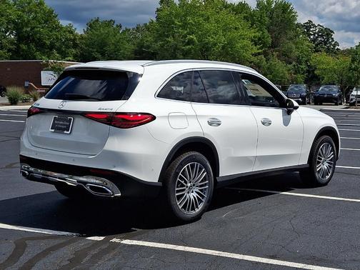 Polar White 2027 Mercedes-Benz GLC 300