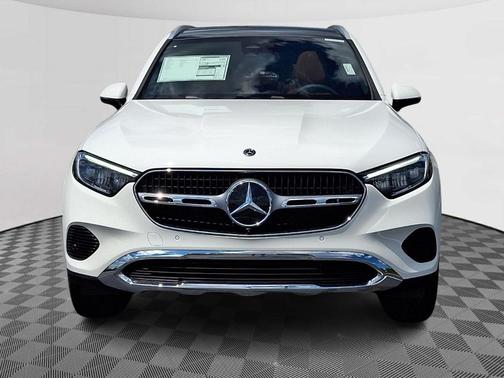 Polar White 2027 Mercedes-Benz GLC 300