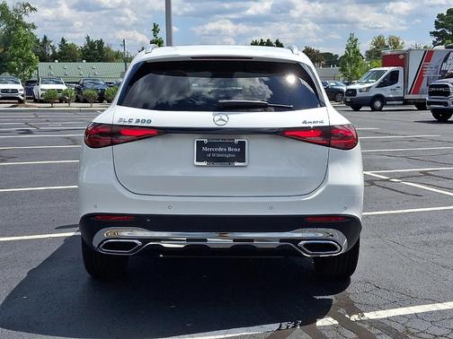 Polar White 2027 Mercedes-Benz GLC 300