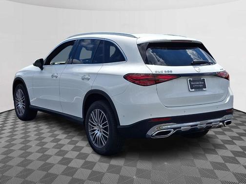 Polar White 2027 Mercedes-Benz GLC 300