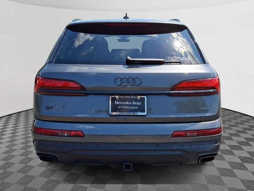 Samurai Gray Metallic 2025 Audi Q7 55 Prestige