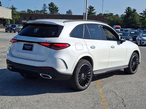 MANUFAKTUR Moonlight White Metallic 2026 Mercedes-Benz GLC 300 Base 4MATIC