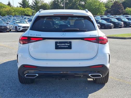 MANUFAKTUR Moonlight White Metallic 2026 Mercedes-Benz GLC 300 Base 4MATIC