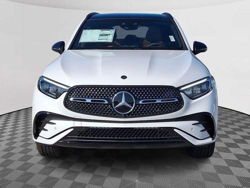 MANUFAKTUR Moonlight White Metallic 2026 Mercedes-Benz GLC 300 Base 4MATIC