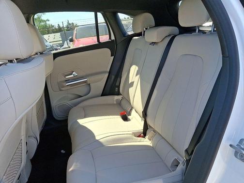 Polar White 2025 Mercedes-Benz GLA 250 Base 4MATIC