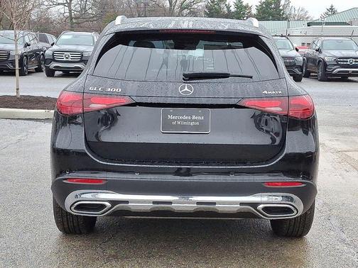 Obsidian Black Metallic 2026 Mercedes-Benz GLC 300 Base 4MATIC