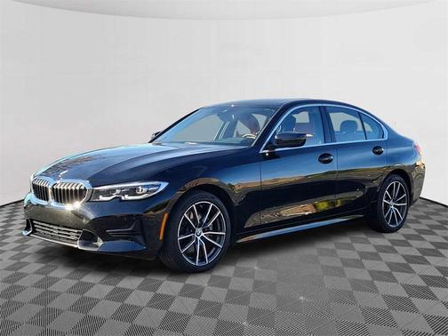 Photo 3 of 33 of 2019 BMW 330 i xDrive