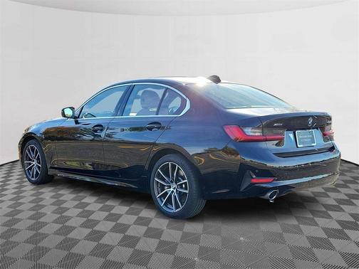 Photo 4 of 33 of 2019 BMW 330 i xDrive