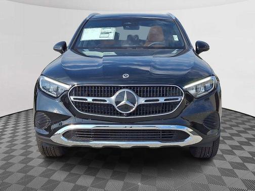 Obsidian Black Metallic 2026 Mercedes-Benz GLC 300 Base 4MATIC