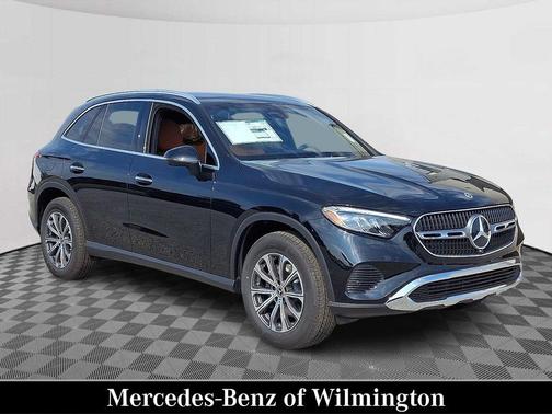 Obsidian Black Metallic 2026 Mercedes-Benz GLC 300 Base 4MATIC