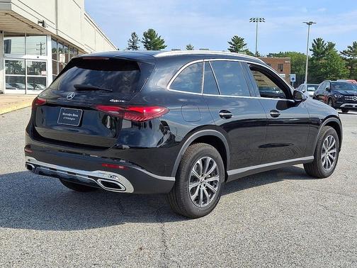 Obsidian Black Metallic 2026 Mercedes-Benz GLC 300 Base 4MATIC