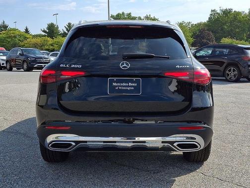 Obsidian Black Metallic 2026 Mercedes-Benz GLC 300 Base 4MATIC