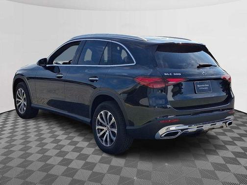 Obsidian Black Metallic 2026 Mercedes-Benz GLC 300 Base 4MATIC