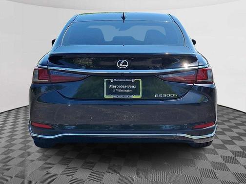 Caviar 2025 Lexus ES 300h Base