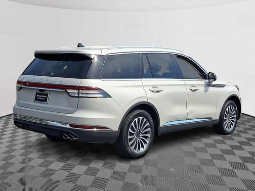 2022 Lincoln Aviator Standard AWD