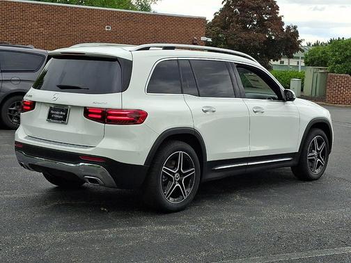 Polar White 2026 Mercedes-Benz GLB 250 Base 4MATIC